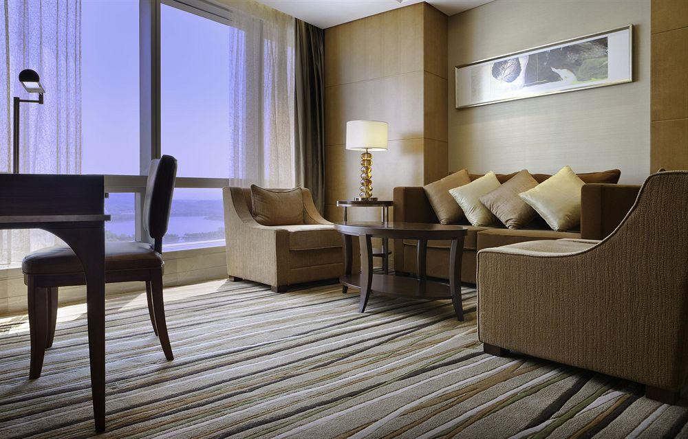 The Westin Nanjing Xuanwu Lake Экстерьер фото