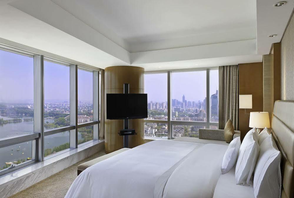 The Westin Nanjing Xuanwu Lake Экстерьер фото